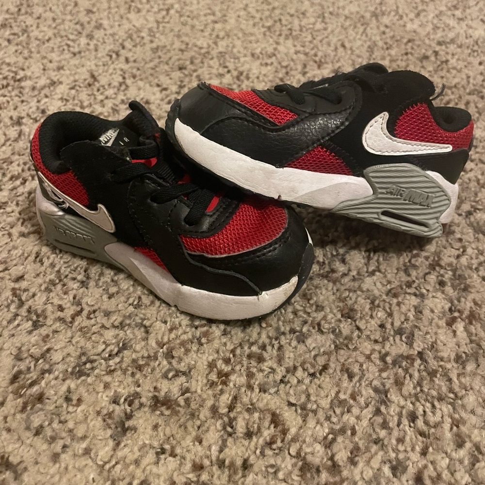 Boys Nike air max shoes